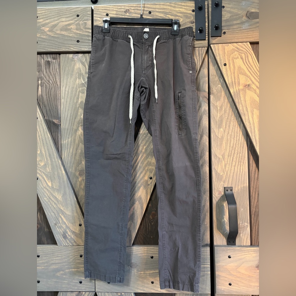 Vuori Men's Cargo Pants in Charcoal with White Drawstring